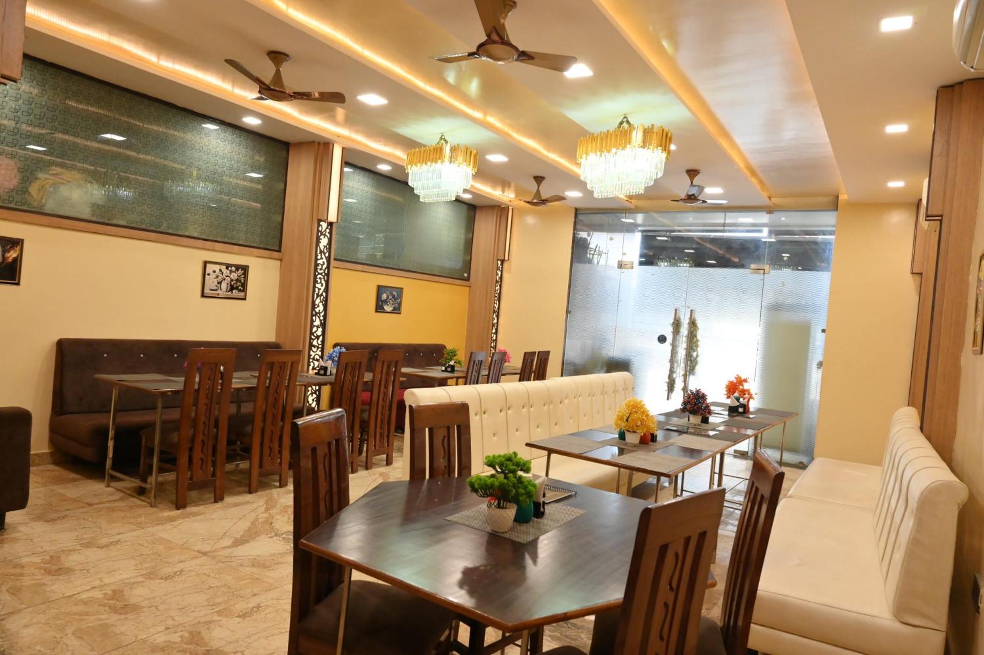 Krystal Hotel *