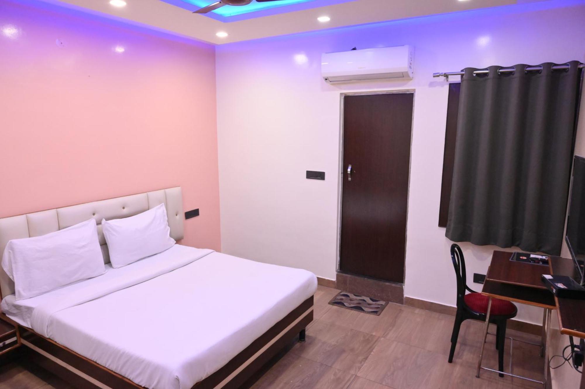 Krystal Hotel Lucknow
